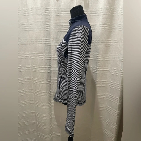 Lululemon zip up gingham jacket blue and white - Picture 2 of 9